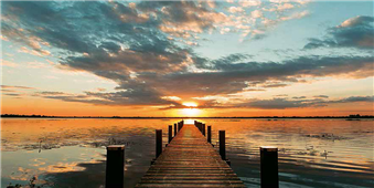 Cuadro canvas morning lights on a jetty