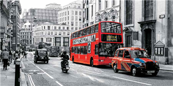 Cuadro canvas buses and cabs in a london street