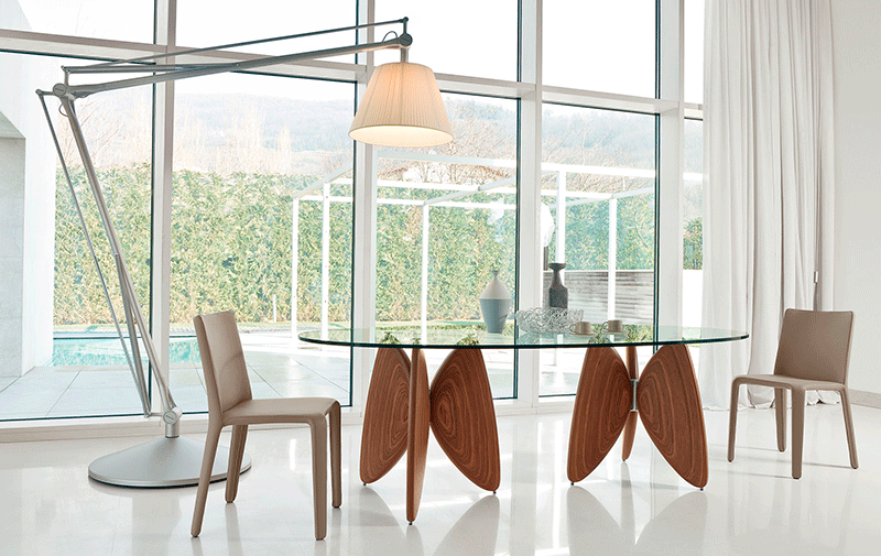 Mesa de comedor ovalada cristal Vanessa Bonaldo